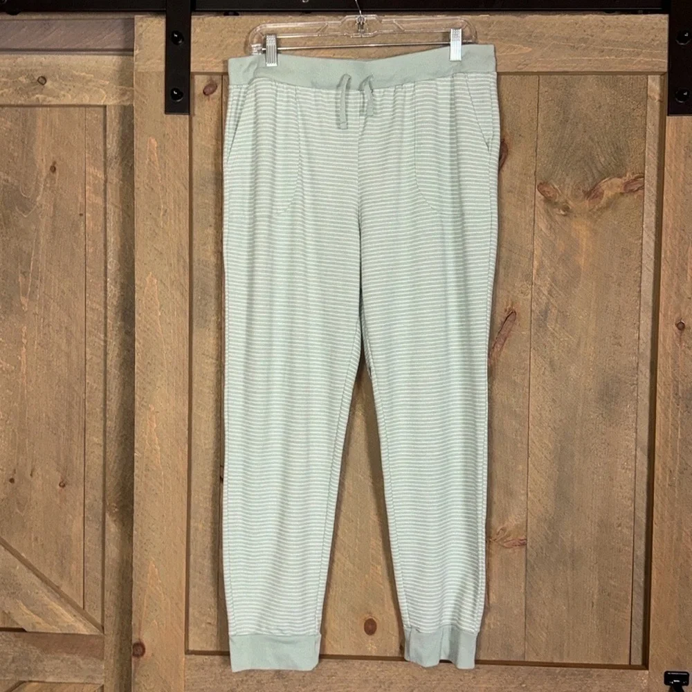 Splendid sage green and white stripe 2 piece loungewear set Size XL